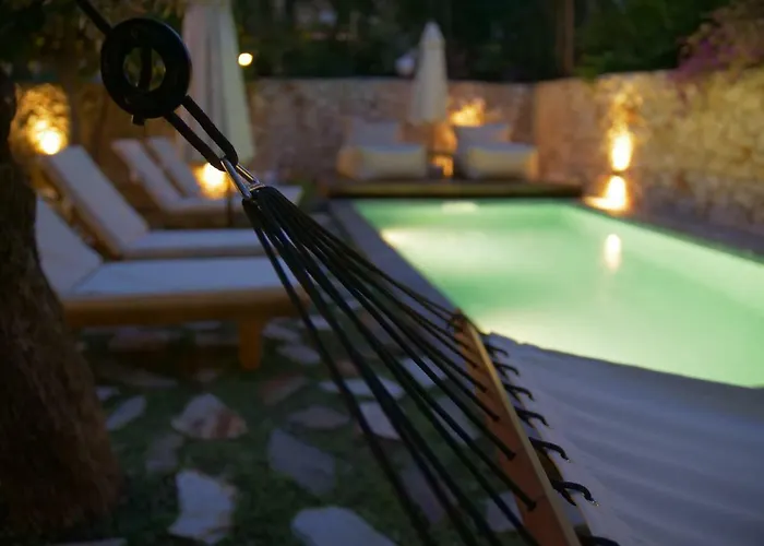 Roxy 3 Bedroom With One Of The Unique Gardens In Villa